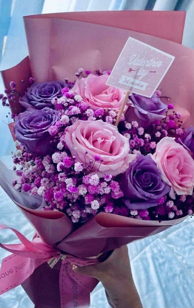 Buquê com 5 Rosas Lilás e 3 Rosas Rosas 🌹💜💗