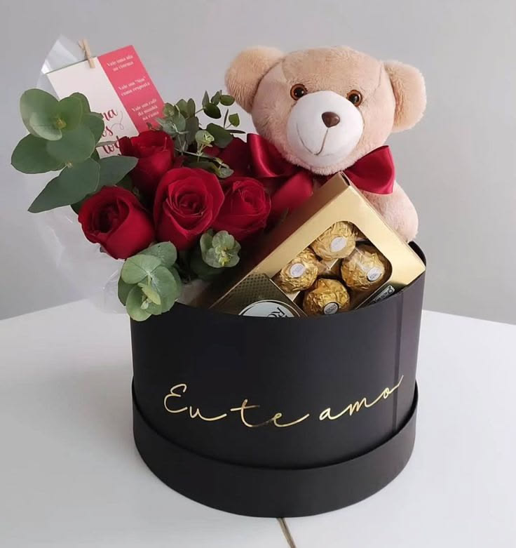 Caixa Romântica com Rosas, Urso e Ferrero Rocher 🌹🧸🍫